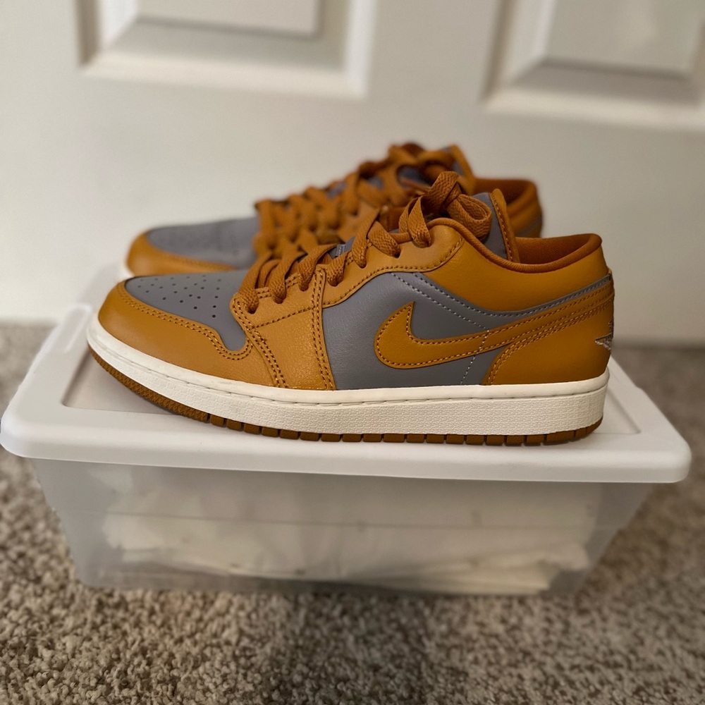 Jordan 1 low top Women's Sneakers in Mustard and Gray